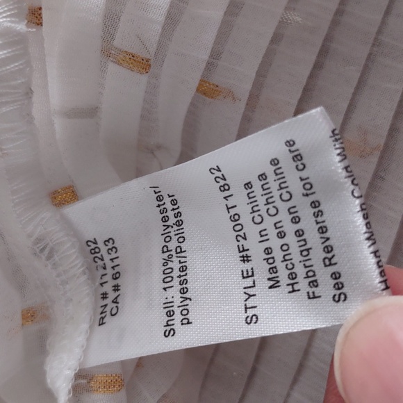 NWT Adelyn Rae XS White Gold Silver Foil Metallic Speckled Pleated Top - Picture 11 of 15